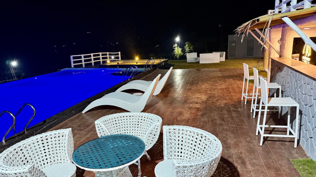 Poolside lounge at Lemon Leaf Resort