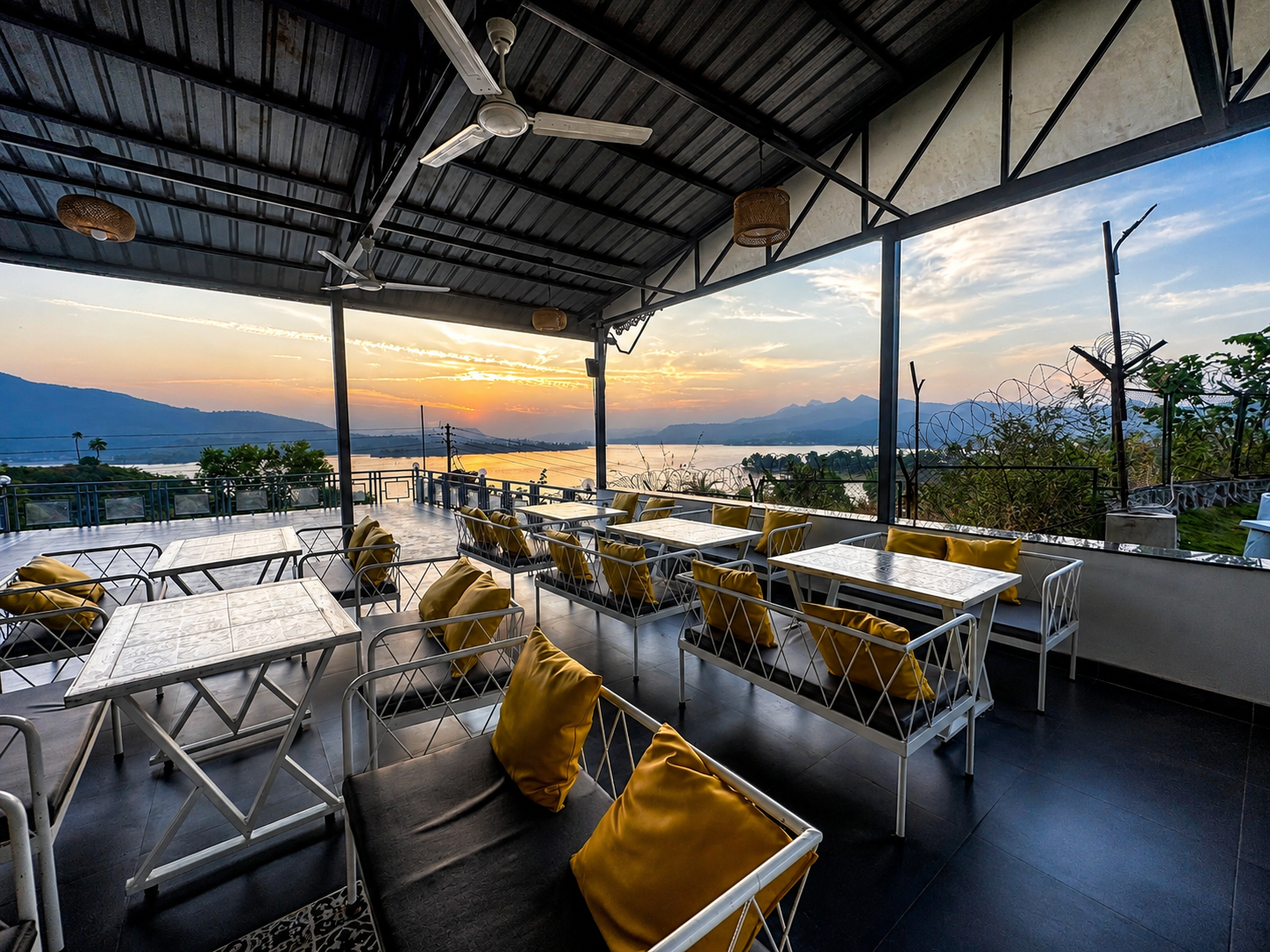 Open sky theatre night screening at Lemon Leaf Resort
